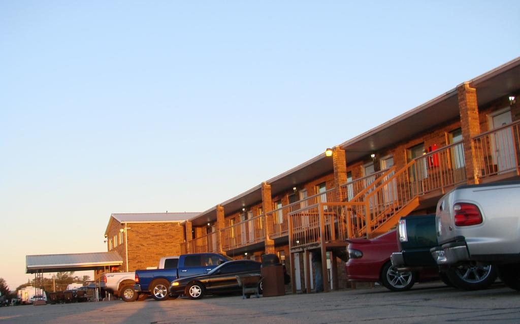 Kansas Country Inn Oakley Exterior foto