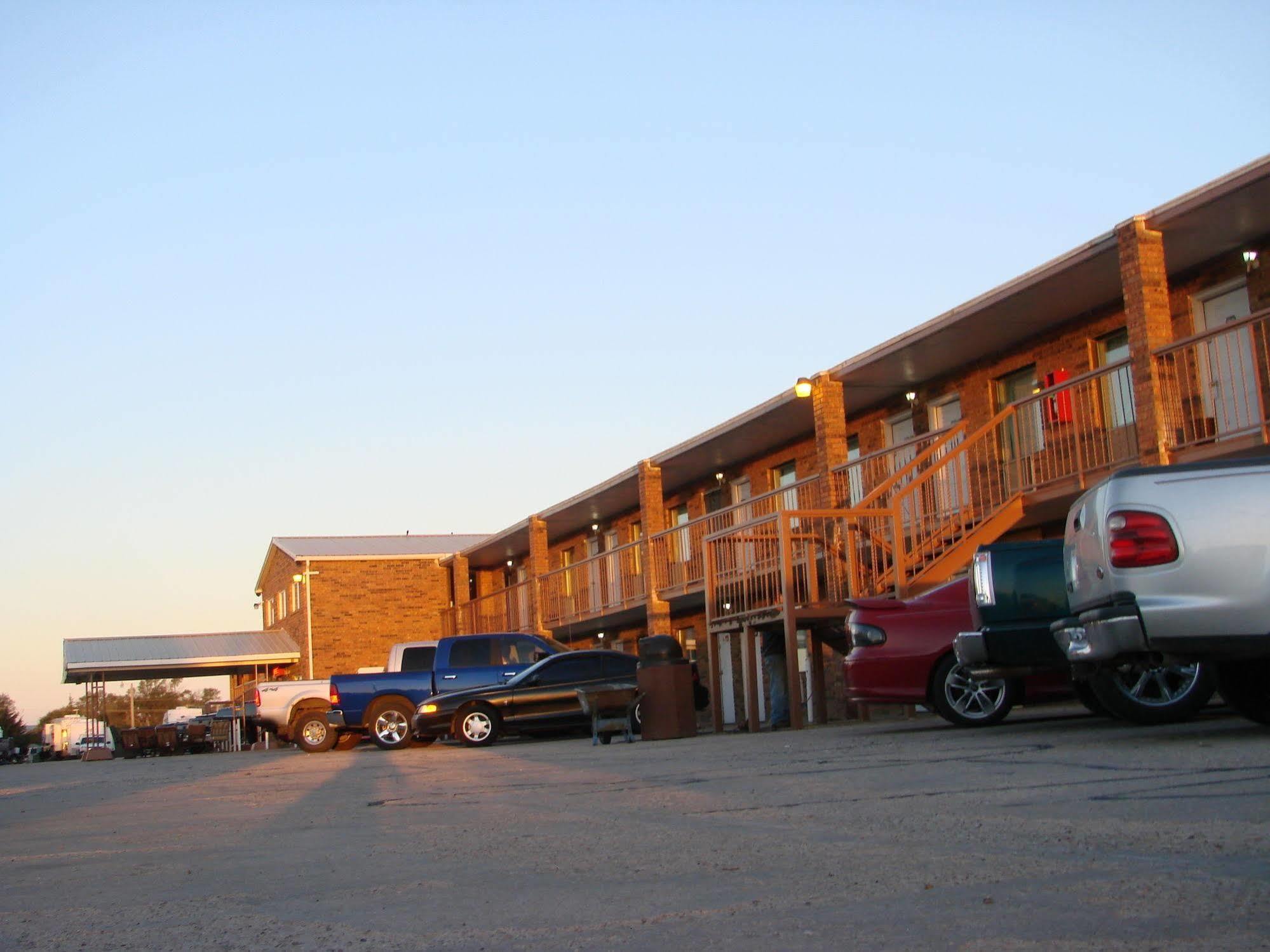 Kansas Country Inn Oakley Exterior foto