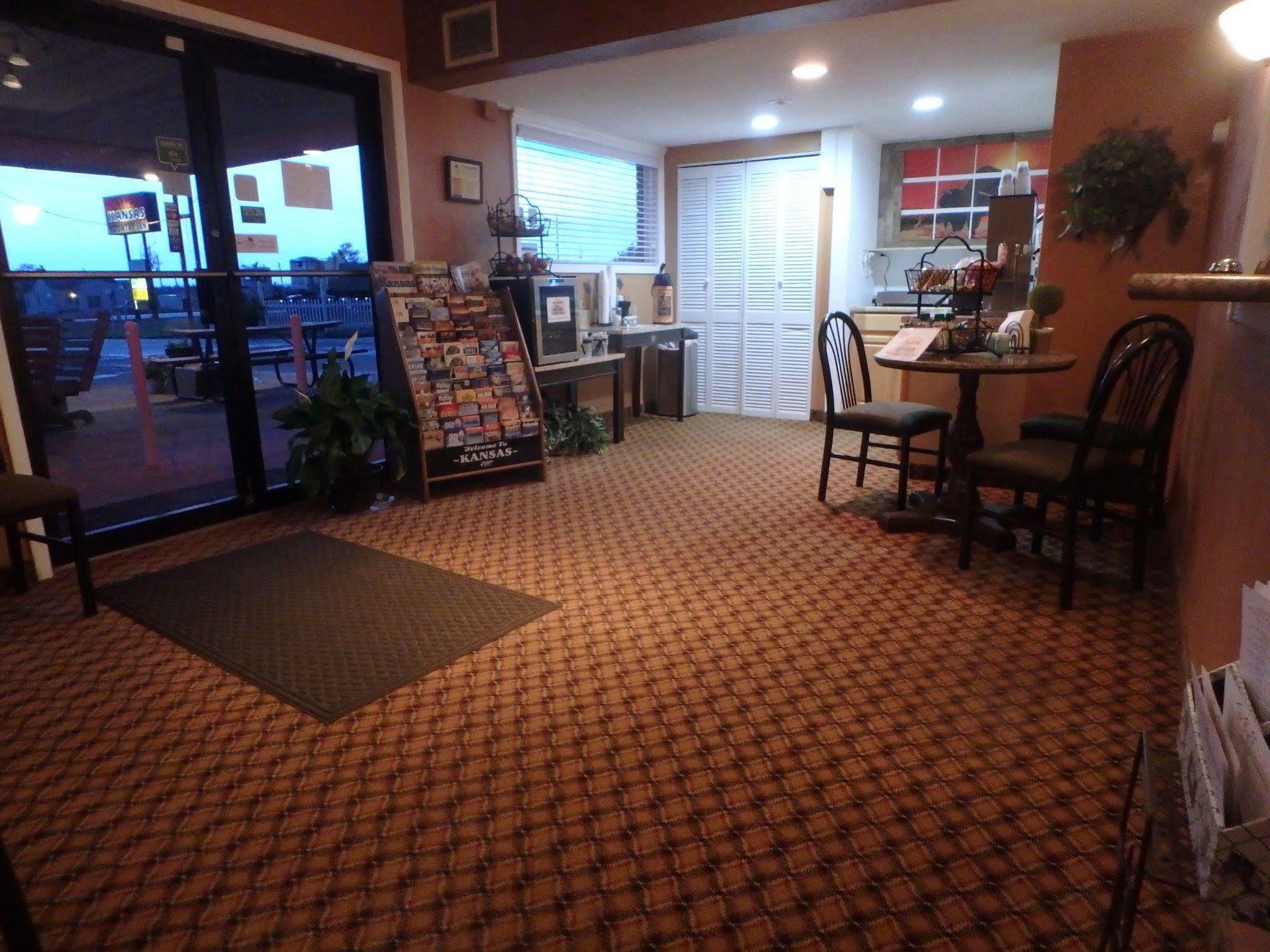 Kansas Country Inn Oakley Exterior foto