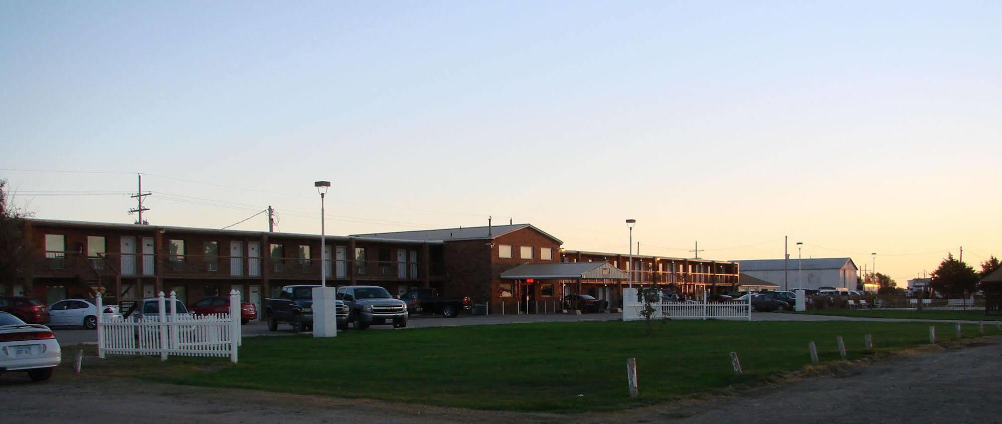 Kansas Country Inn Oakley Exterior foto